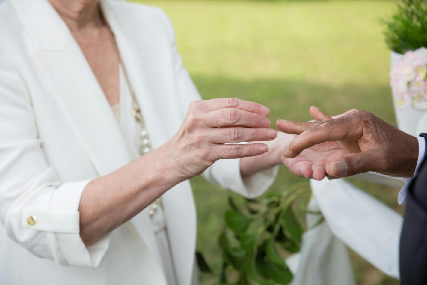 Pexels mature wedding pexels-kampus-8790796 (1)